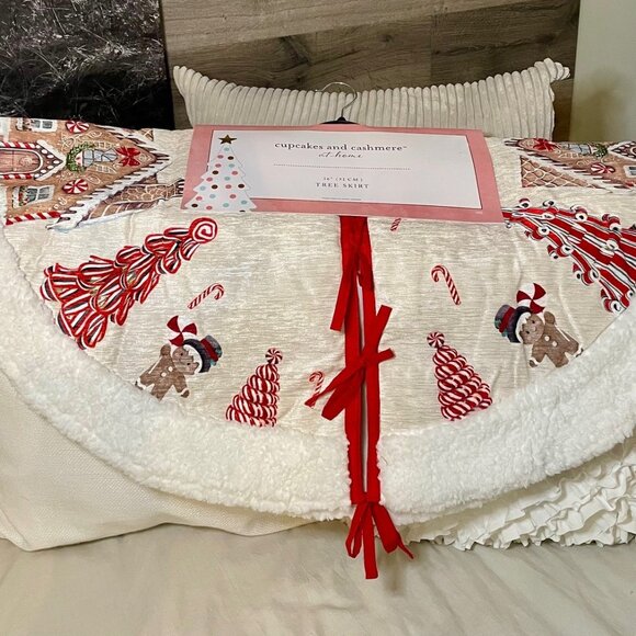 NEW Christmas Cupcakes & Cashmere Gingerbread & Candy Cane Tree Skirt - Picture 2 of 4